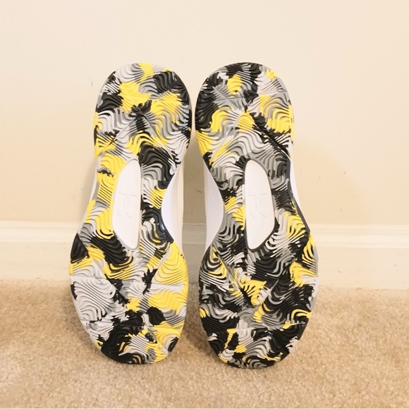 Under Armour 3Z5 Curry Basketball Unisex Sneaker (Style: 3023037-105) - Picture 2 of 11